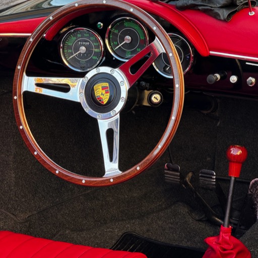 Oldsmobile (shot on iPhone), Augsburg, Germany 2019 © andreas rieger